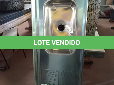 LOTE 313 - 01 PIA EM AÇO INOX CIMENTADA COM 01 CUBA MEDINDO 2,00X0,53CM. (NO ESTADO, LEILÃO NÃO TEM GARANTIA E NEM DEVOLUÇÃO, SUJEITO A POSSÍVEIS AVARIAS VISÍVEIS/OCULTAS E/OU AUSÊNCIA DE COMPONENTES).