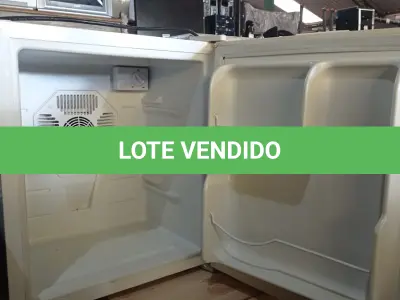 LOTE 274 - 01 FRIGOBAR REFRIGERAÇÃO ELETRÔNICA. (NO ESTADO, LEILÃO NÃO TEM GARANTIA E NEM DEVOLUÇÃO, SUJEITO A POSSÍVEIS AVARIAS VISÍVEIS/OCULTAS E/OU AUSÊNCIA DE COMPONENTES).