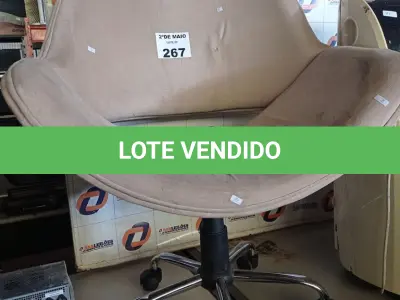 LOTE 267 - 01 POLTRONA EM TECIDO COM BASE GIRATÓRIA CROMADA. (NO ESTADO, LEILÃO NÃO TEM GARANTIA E NEM DEVOLUÇÃO, SUJEITO A POSSÍVEIS AVARIAS VISÍVEIS/OCULTAS E/OU AUSÊNCIA DE COMPONENTES).