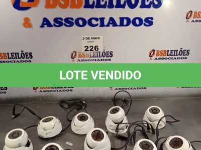 LOTE 226 - 01 LOTE COM VÁRIAS CÂMERAS DE SEGURANÇA. (NO ESTADO, LEILÃO NÃO TEM GARANTIA E NEM DEVOLUÇÃO, SUJEITO A POSSÍVEIS AVARIAS VISÍVEIS/OCULTAS E/OU AUSÊNCIA DE COMPONENTES).