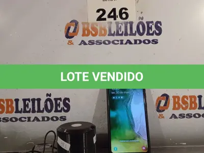 LOTE 246 - 01 CELULAR SAMSUNG GALAXY M10 E 01 CAIXA DE SOM BLUETOOTH. (NO ESTADO, LEILÃO NÃO TEM GARANTIA E NEM DEVOLUÇÃO, SUJEITO A POSSÍVEIS AVARIAS VISÍVEIS/OCULTAS E/OU AUSÊNCIA DE COMPONENTES).