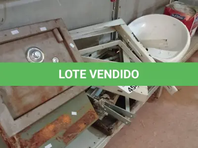 LOTE 454 - 01 CUBA PARA LAVATÓRIO, VÁRIAS MÃOS FRANCESAS, 01 COFRE E 01 PEDAÇO DE PINCHE. (NO ESTADO, LEILÃO NÃO TEM GARANTIA E NEM DEVOLUÇÃO, SUJEITO A POSSÍVEIS AVARIAS VISÍVEIS/OCULTAS E/OU AUSÊNCIA DE COMPONENTES).