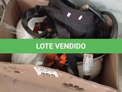 LOTE 465 - 02 CADEIRINHAS PARA TRABALHOS EM ALTURA E 03 CAPACETES DE SEGURANÇA. (NO ESTADO, LEILÃO NÃO TEM GARANTIA E NEM DEVOLUÇÃO, SUJEITO A POSSÍVEIS AVARIAS VISÍVEIS/OCULTAS E/OU AUSÊNCIA DE COMPONENTES).