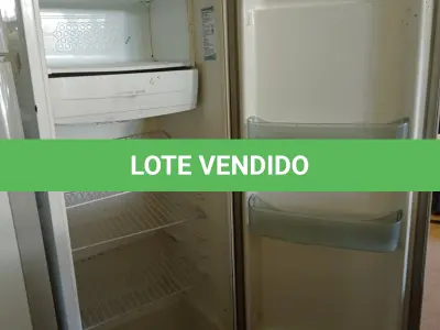 LOTE 372 - 01 GELADEIRA 220V. (NO ESTADO, LEILÃO NÃO TEM GARANTIA E NEM DEVOLUÇÃO, SUJEITO A POSSÍVEIS AVARIAS VISÍVEIS/OCULTAS E/OU AUSÊNCIA DE COMPONENTES).
