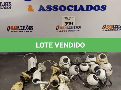 LOTE 399 - 01 LOTE COM VÁRIAS CÂMERAS DE SEGURANÇA. (NO ESTADO, LEILÃO NÃO TEM GARANTIA E NEM DEVOLUÇÃO, SUJEITO A POSSÍVEIS AVARIAS VISÍVEIS/OCULTAS E/OU AUSÊNCIA DE COMPONENTES).