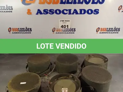 LOTE 401 - 06 ALTO-FALANTES COM SUPORTE DE FERRO. (NO ESTADO, LEILÃO NÃO TEM GARANTIA E NEM DEVOLUÇÃO, SUJEITO A POSSÍVEIS AVARIAS VISÍVEIS/OCULTAS E/OU AUSÊNCIA DE COMPONENTES).