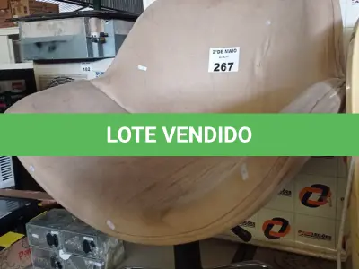 LOTE 267 - 01 POLTRONA EM TECIDO COM BASE GIRATÓRIA CROMADA. (NO ESTADO, LEILÃO NÃO TEM GARANTIA E NEM DEVOLUÇÃO, SUJEITO A POSSÍVEIS AVARIAS VISÍVEIS/OCULTAS E/OU AUSÊNCIA DE COMPONENTES).