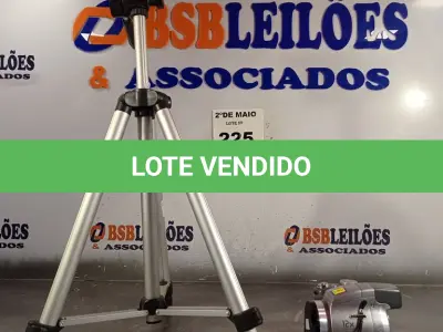 LOTE 225 - 01 CÂMERA FOTOGRÁFICA MARCA SONY COM TRIPÉ. (NO ESTADO, LEILÃO NÃO TEM GARANTIA E NEM DEVOLUÇÃO, SUJEITO A POSSÍVEIS AVARIAS VISÍVEIS/OCULTAS E/OU AUSÊNCIA DE COMPONENTES).