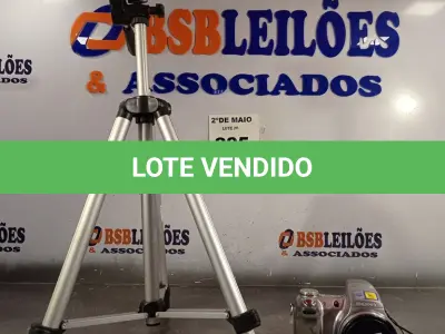 LOTE 225 - 01 CÂMERA FOTOGRÁFICA MARCA SONY COM TRIPÉ. (NO ESTADO, LEILÃO NÃO TEM GARANTIA E NEM DEVOLUÇÃO, SUJEITO A POSSÍVEIS AVARIAS VISÍVEIS/OCULTAS E/OU AUSÊNCIA DE COMPONENTES).