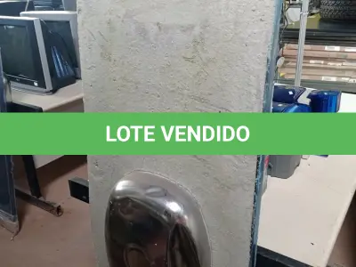 LOTE 286 - 01 PIA EM AÇO INOX CIMENTADA COM 01 CUBA MEDINDO 1,40X0,53CM. (NO ESTADO, LEILÃO NÃO TEM GARANTIA E NEM DEVOLUÇÃO, SUJEITO A POSSÍVEIS AVARIAS VISÍVEIS/OCULTAS E/OU AUSÊNCIA DE COMPONENTES).
