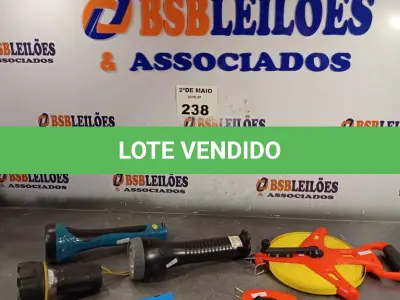 LOTE 238 - 01 TRENA DE 30M, OUTRA DE 50M E 04 LANTERNAS MARCAS E MODELOS DIVERSOS.  (NO ESTADO, LEILÃO NÃO TEM GARANTIA E NEM DEVOLUÇÃO, SUJEITO A POSSÍVEIS AVARIAS VISÍVEIS/OCULTAS E/OU AUSÊNCIA DE COMPONENTES).