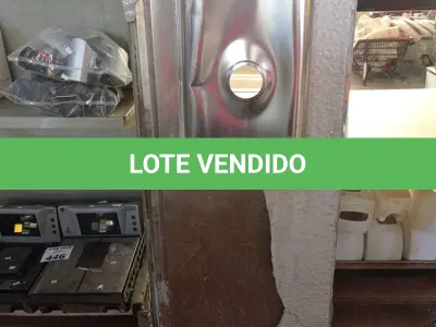 LOTE 425 - 01 PIA EM AÇO INOX CIMENTADA COM 01 CUBA MEDINDO 2,00X0,53CM COM AVARIAS. (NO ESTADO, LEILÃO NÃO TEM GARANTIA E NEM DEVOLUÇÃO, SUJEITO A POSSÍVEIS AVARIAS VISÍVEIS/OCULTAS E/OU AUSÊNCIA DE COMPONENTES).