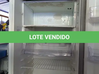 LOTE 259 - 01 GELADEIRA MARCA ELECTROLUX MODELO RDE33 220V. (NO ESTADO, LEILÃO NÃO TEM GARANTIA E NEM DEVOLUÇÃO, SUJEITO A POSSÍVEIS AVARIAS VISÍVEIS/OCULTAS E/OU AUSÊNCIA DE COMPONENTES).