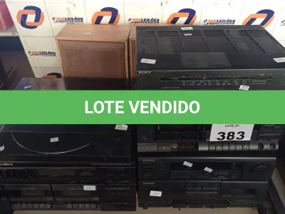 LOTE 383 - 01 TOCA DISCOS E 02 APARELHOS DE SOM MARCAS E MODELOS DIVERSOS. (NO ESTADO, LEILÃO NÃO TEM GARANTIA E NEM DEVOLUÇÃO, SUJEITO A POSSÍVEIS AVARIAS VISÍVEIS/OCULTAS E/OU AUSÊNCIA DE COMPONENTES).