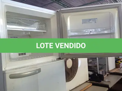 LOTE 260 - 01 GELADEIRA MARCA ELECTROLUX MODELO FROST FREE DF38 220V. (NO ESTADO, LEILÃO NÃO TEM GARANTIA E NEM DEVOLUÇÃO, SUJEITO A POSSÍVEIS AVARIAS VISÍVEIS/OCULTAS E/OU AUSÊNCIA DE COMPONENTES).