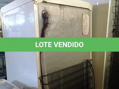 LOTE 372 - 01 GELADEIRA 220V. (NO ESTADO, LEILÃO NÃO TEM GARANTIA E NEM DEVOLUÇÃO, SUJEITO A POSSÍVEIS AVARIAS VISÍVEIS/OCULTAS E/OU AUSÊNCIA DE COMPONENTES).