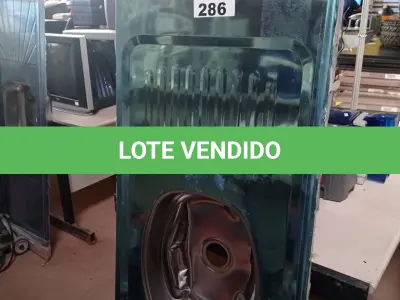 LOTE 286 - 01 PIA EM AÇO INOX CIMENTADA COM 01 CUBA MEDINDO 1,40X0,53CM. (NO ESTADO, LEILÃO NÃO TEM GARANTIA E NEM DEVOLUÇÃO, SUJEITO A POSSÍVEIS AVARIAS VISÍVEIS/OCULTAS E/OU AUSÊNCIA DE COMPONENTES).