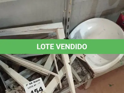 LOTE 454 - 01 CUBA PARA LAVATÓRIO, VÁRIAS MÃOS FRANCESAS, 01 COFRE E 01 PEDAÇO DE PINCHE. (NO ESTADO, LEILÃO NÃO TEM GARANTIA E NEM DEVOLUÇÃO, SUJEITO A POSSÍVEIS AVARIAS VISÍVEIS/OCULTAS E/OU AUSÊNCIA DE COMPONENTES).