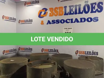 LOTE 401 - 06 ALTO-FALANTES COM SUPORTE DE FERRO. (NO ESTADO, LEILÃO NÃO TEM GARANTIA E NEM DEVOLUÇÃO, SUJEITO A POSSÍVEIS AVARIAS VISÍVEIS/OCULTAS E/OU AUSÊNCIA DE COMPONENTES).