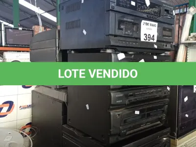 LOTE 394 - 05 APARELHOS DE SOM SENDO 03 TOCA DISCOS. (NO ESTADO, LEILÃO NÃO TEM GARANTIA E NEM DEVOLUÇÃO, SUJEITO A POSSÍVEIS AVARIAS VISÍVEIS/OCULTAS E/OU AUSÊNCIA DE COMPONENTES).
