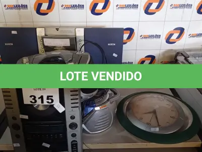 LOTE 315 - 05 APARELHOS DE SOM E 02 RELÓGIOS DE PAREDE MARCAS E MODELOS DIVERSOS. (NO ESTADO, LEILÃO NÃO TEM GARANTIA E NEM DEVOLUÇÃO, SUJEITO A POSSÍVEIS AVARIAS VISÍVEIS/OCULTAS E/OU AUSÊNCIA DE COMPONENTES).