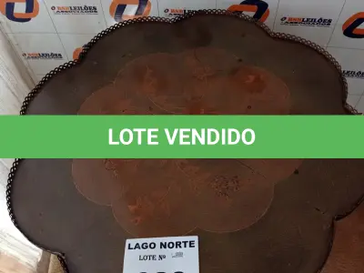 LOTE 029 - 01 MESA DECORATIVA (NO ESTADO, NÃO SABEMOS SE FUNCIONA. LEILÃO NÃO TEM GARANTIA E NEM DEVOLUÇÃO).