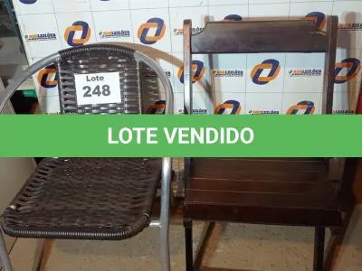 LOTE 248 - 02 – CADEIRAS (NO ESTADO, NÃO SABEMOS SE FUNCIONA. LEILÃO NÃO TEM GARANTIA E NEM DEVOLUÇÃO, SUJEITO A POSSÍVEIS AVARIAS VISÍVEIS/OCULTAS E/OU AUSÊNCIA DE COMPONENTES)