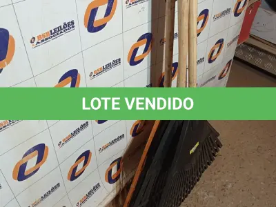 LOTE 254 - 05 - VASSOURAS PLASTICAS (NO ESTADO, NÃO SABEMOS SE FUNCIONA. LEILÃO NÃO TEM GARANTIA E NEM DEVOLUÇÃO, SUJEITO A POSSÍVEIS AVARIAS VISÍVEIS/OCULTAS E/OU AUSÊNCIA DE COMPONENTES)