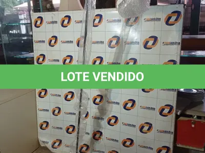 LOTE 261 - 01 - COLUNA PIPE DOURADO E PRETO (D)12CM (A)139CM 1XE14 40W - ME003 - BELLA ILUMINAÇÃO (NO ESTADO, NÃO SABEMOS SE FUNCIONA. LEILÃO NÃO TEM GARANTIA E NEM DEVOLUÇÃO, SUJEITO A POSSÍVEIS AVARIAS VISÍVEIS/OCULTAS E/OU AUSÊNCIA DE COMPONENTES)
