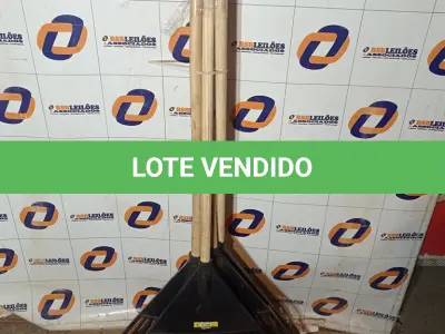 LOTE 254 - 05 - VASSOURAS PLASTICAS (NO ESTADO, NÃO SABEMOS SE FUNCIONA. LEILÃO NÃO TEM GARANTIA E NEM DEVOLUÇÃO, SUJEITO A POSSÍVEIS AVARIAS VISÍVEIS/OCULTAS E/OU AUSÊNCIA DE COMPONENTES)