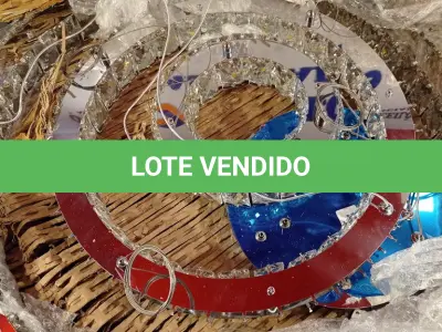 LOTE 284 - 01 – LUSTRE (NO ESTADO, NÃO SABEMOS SE FUNCIONA. LEILÃO NÃO TEM GARANTIA E NEM DEVOLUÇÃO, SUJEITO A POSSÍVEIS AVARIAS VISÍVEIS/OCULTAS E/OU AUSÊNCIA DE COMPONENTES)