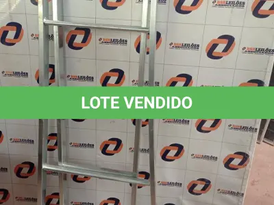 LOTE 238 - 01 - ESCADA EXTENSIVA 8 DEGRAUS (NO ESTADO, NÃO SABEMOS SE FUNCIONA. LEILÃO NÃO TEM GARANTIA E NEM DEVOLUÇÃO, SUJEITO A POSSÍVEIS AVARIAS VISÍVEIS/OCULTAS E/OU AUSÊNCIA DE COMPONENTES)