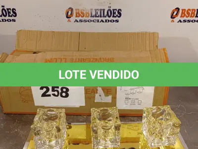 LOTE 258 - 01 - PLAFON INOX 3 LUZES 38,9X12,5CM FROST BRONZEARTE (NO ESTADO, NÃO SABEMOS SE FUNCIONA. LEILÃO NÃO TEM GARANTIA E NEM DEVOLUÇÃO, SUJEITO A POSSÍVEIS AVARIAS VISÍVEIS/OCULTAS E/OU AUSÊNCIA DE COMPONENTES)