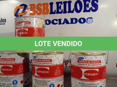 LOTE 070 - 04 - LATAS ADESIVO DE CONTATO FORMICA (NO ESTADO, NÃO SABEMOS SE FUNCIONA. LEILÃO NÃO TEM GARANTIA E NEM DEVOLUÇÃO, SUJEITO A POSSÍVEIS AVARIAS VISÍVEIS/OCULTAS E/OU AUSÊNCIA DE COMPONENTES)