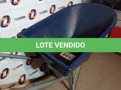 LOTE 243 - 01 - CARRINHO DE MÃO COM CAÇAMBA PLÁSTICA GRANDE (NO ESTADO, NÃO SABEMOS SE FUNCIONA. LEILÃO NÃO TEM GARANTIA E NEM DEVOLUÇÃO, SUJEITO A POSSÍVEIS AVARIAS VISÍVEIS/OCULTAS E/OU AUSÊNCIA DE COMPONENTES)