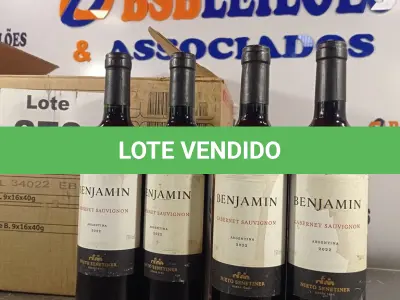 LOTE 278 - 04 – GARRAFAS DE VINHO 750ML (NO ESTADO, NÃO SABEMOS SE FUNCIONA. LEILÃO NÃO TEM GARANTIA E NEM DEVOLUÇÃO, SUJEITO A POSSÍVEIS AVARIAS VISÍVEIS/OCULTAS E/OU AUSÊNCIA DE COMPONENTES)