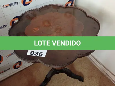 LOTE 036 - 01 MESA DECORATIVA (NO ESTADO, NÃO SABEMOS SE FUNCIONA. LEILÃO NÃO TEM GARANTIA E NEM DEVOLUÇÃO).