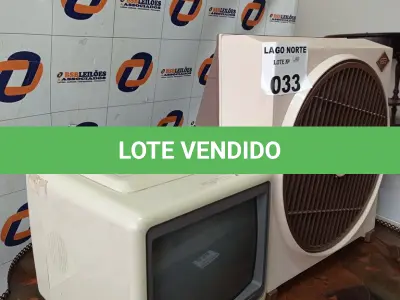 LOTE 033 - 01 LOTE COM TELEVISÃO, VENTILADOR, MESINHA DE FERRO E UMA BANQUETA (NO ESTADO, NÃO SABEMOS SE FUNCIONA. LEILÃO NÃO TEM GARANTIA E NEM DEVOLUÇÃO).