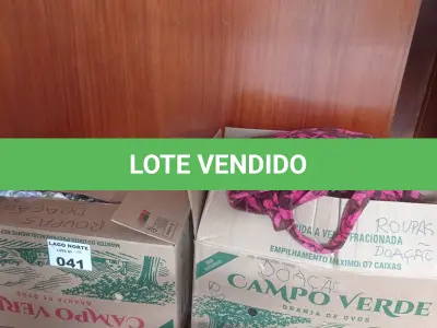 LOTE 041 - 04 CAIXAS COM ROUPAS FEMININAS (NO ESTADO, NÃO SABEMOS SE FUNCIONA. LEILÃO NÃO TEM GARANTIA E NEM DEVOLUÇÃO).