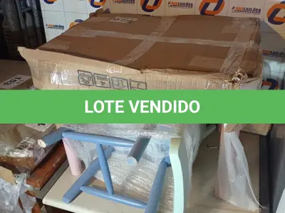 LOTE 074 - 01 - MESA INFANTIL MARIAH EM MADEIRA E 2 CADEIRAS (NO ESTADO, NÃO SABEMOS SE FUNCIONA. LEILÃO NÃO TEM GARANTIA E NEM DEVOLUÇÃO, SUJEITO A POSSÍVEIS AVARIAS VISÍVEIS/OCULTAS E/OU AUSÊNCIA DE COMPONENTES)