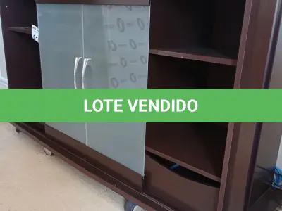LOTE 018 - 01 RACK EM MADEIRA E VIDRO (NO ESTADO, NÃO SABEMOS SE FUNCIONA. LEILÃO NÃO TEM GARANTIA E NEM DEVOLUÇÃO).