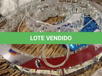 LOTE 284 - 01 – LUSTRE (NO ESTADO, NÃO SABEMOS SE FUNCIONA. LEILÃO NÃO TEM GARANTIA E NEM DEVOLUÇÃO, SUJEITO A POSSÍVEIS AVARIAS VISÍVEIS/OCULTAS E/OU AUSÊNCIA DE COMPONENTES)