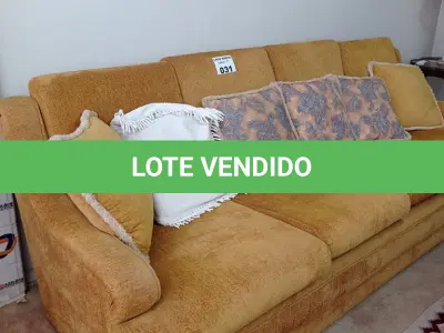 LOTE 031 - 01 SOFÁ 04 LUGARES AMARELO (NO ESTADO, NÃO SABEMOS SE FUNCIONA. LEILÃO NÃO TEM GARANTIA E NEM DEVOLUÇÃO).