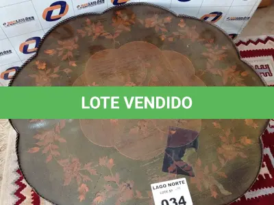 LOTE 034 - 01 MESA DECORATIVA (NO ESTADO, NÃO SABEMOS SE FUNCIONA. LEILÃO NÃO TEM GARANTIA E NEM DEVOLUÇÃO).