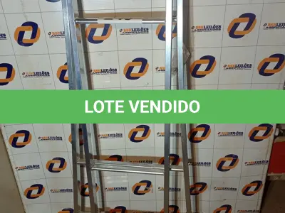 LOTE 249 - 01 - ESCADA EXTENSIVA 10 DEGRAUS (NO ESTADO, NÃO SABEMOS SE FUNCIONA. LEILÃO NÃO TEM GARANTIA E NEM DEVOLUÇÃO, SUJEITO A POSSÍVEIS AVARIAS VISÍVEIS/OCULTAS E/OU AUSÊNCIA DE COMPONENTES)
