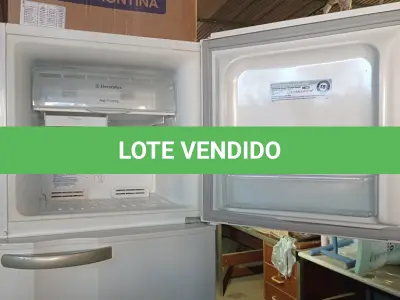 LOTE 062 - 01 - GELADEIRA ELECTROLUX - DUPLEX DF34 (NO ESTADO, NÃO SABEMOS SE FUNCIONA. LEILÃO NÃO TEM GARANTIA E NEM DEVOLUÇÃO, SUJEITO A POSSÍVEIS AVARIAS VISÍVEIS/OCULTAS E/OU AUSÊNCIA DE COMPONENTES)