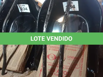 LOTE 234 - 02 - CARRINHOS DE MÃO (NO ESTADO, NÃO SABEMOS SE FUNCIONA. LEILÃO NÃO TEM GARANTIA E NEM DEVOLUÇÃO, SUJEITO A POSSÍVEIS AVARIAS VISÍVEIS/OCULTAS E/OU AUSÊNCIA DE COMPONENTES)