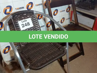 LOTE 248 - 02 – CADEIRAS (NO ESTADO, NÃO SABEMOS SE FUNCIONA. LEILÃO NÃO TEM GARANTIA E NEM DEVOLUÇÃO, SUJEITO A POSSÍVEIS AVARIAS VISÍVEIS/OCULTAS E/OU AUSÊNCIA DE COMPONENTES)