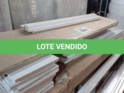 LOTE 321 - 01 LOTE DE MADEIRAS DIVERSAS (NO ESTADO, NÃO SABEMOS SE FUNCIONA. LEILÃO NÃO TEM GARANTIA E NEM DEVOLUÇÃO, SUJEITO A POSSÍVEIS AVARIAS VISÍVEIS/OCULTAS E/OU AUSÊNCIA DE COMPONENTES)
