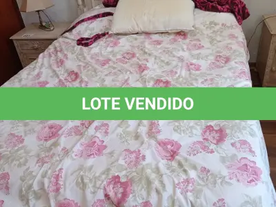 LOTE 003 - 01 CAMA EM MADEIRA ANTIGA COM COLCHÃO DE CASAL (NO ESTADO, NÃO SABEMOS SE FUNCIONA. LEILÃO NÃO TEM GARANTIA E NEM DEVOLUÇÃO).